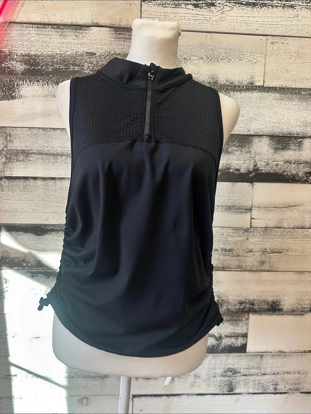 Athleta Black Sleeveless Athletic Top Size Large Like New